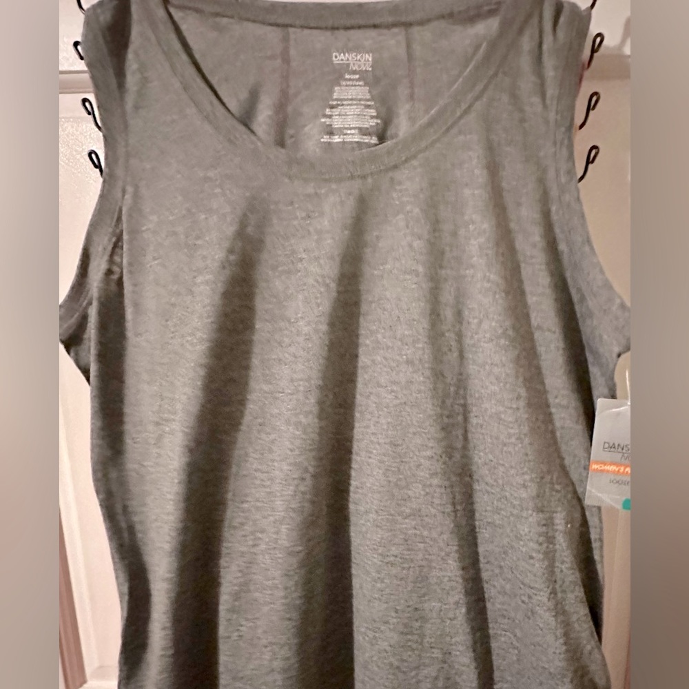 NWT. Danskin Shirred Active Tank